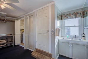 Interior - 5200 Seaside * 5 Min Walk to Beach (Kill Devil Hills)