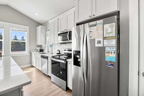 Fridge, microwave, oven, stovetop - BQ12A Beach Jewel * 10 Min Walk to Beach (Corolla)