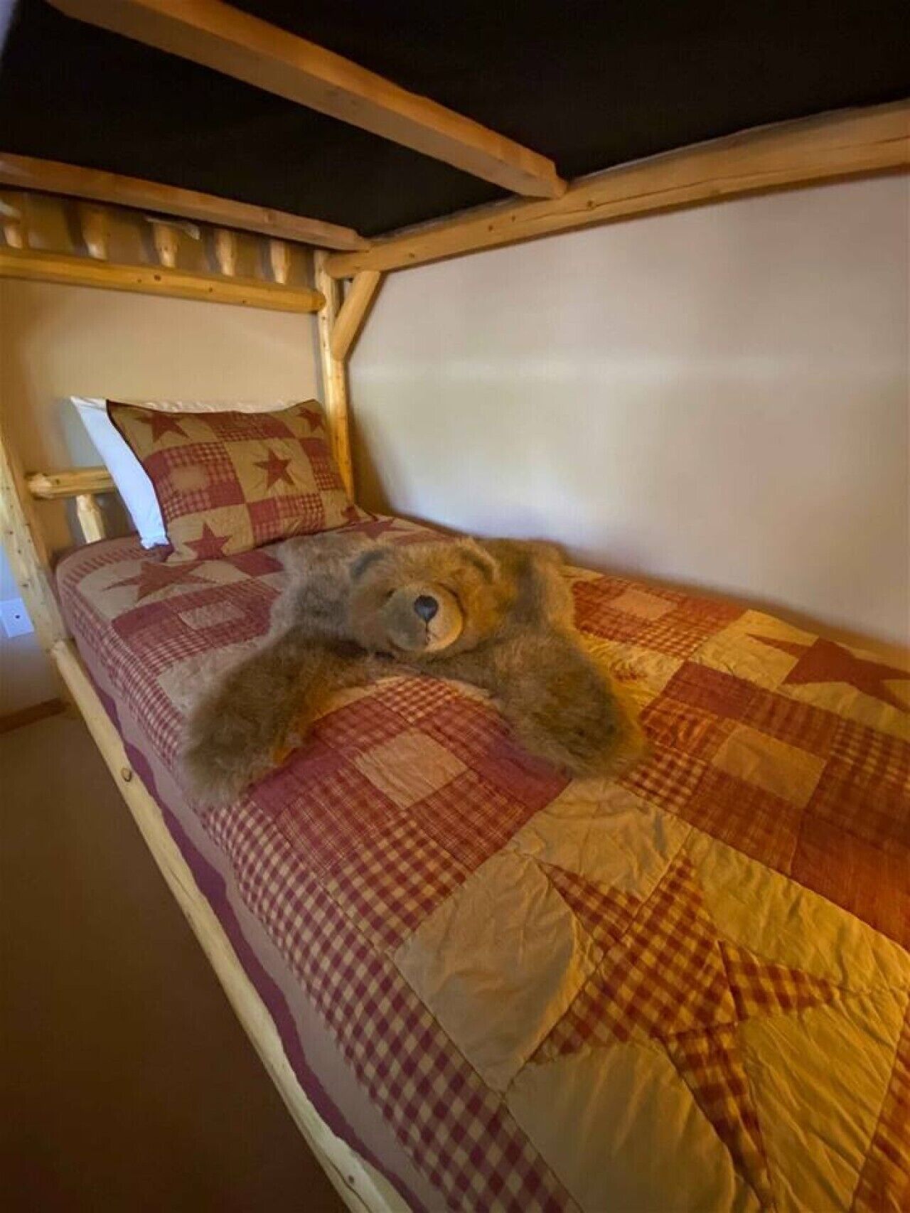 Iron/ironing board, travel cot, free WiFi, bed sheets