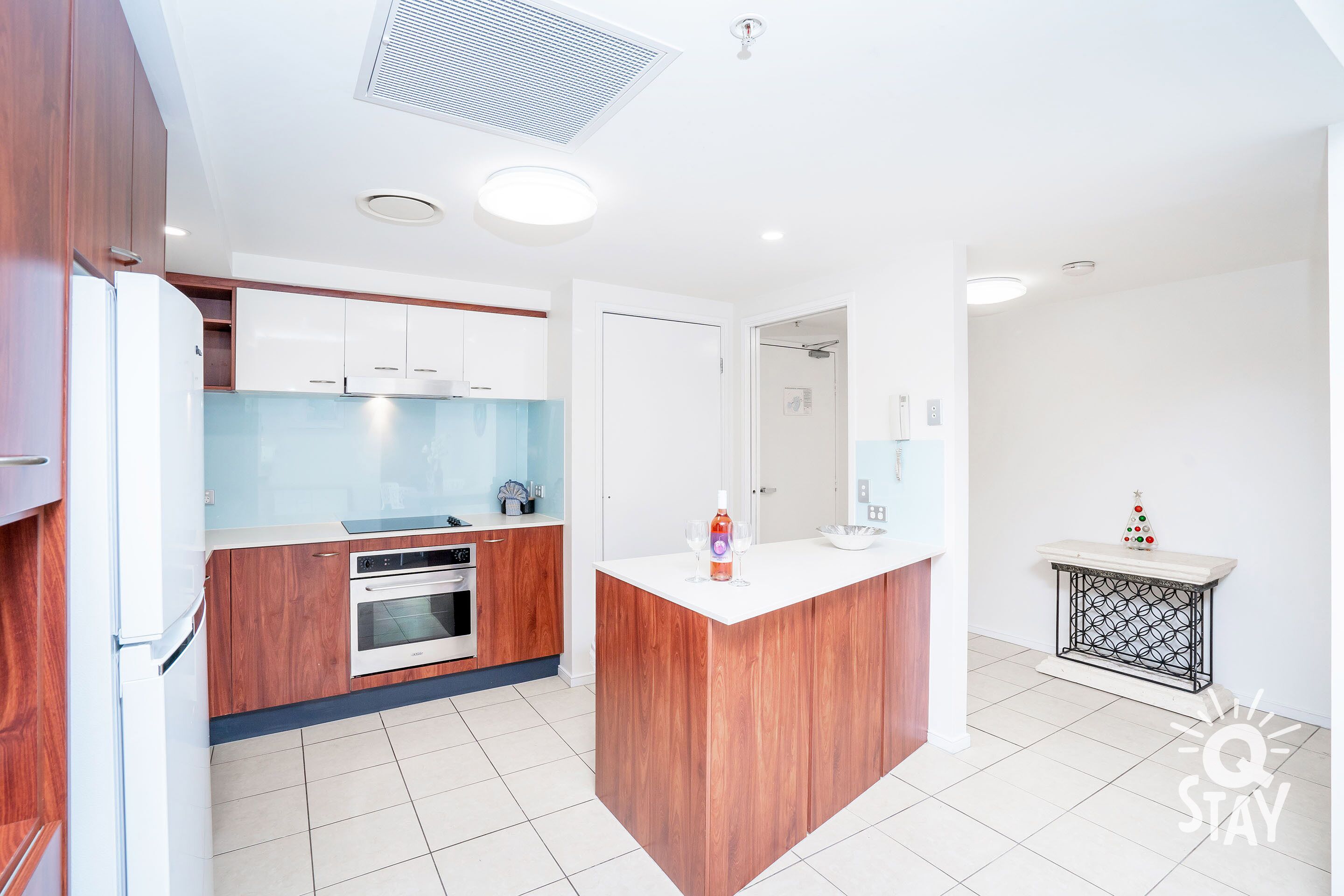 Chevron Rennaisance – 2 Bedroom 2 Bathroom — image 17