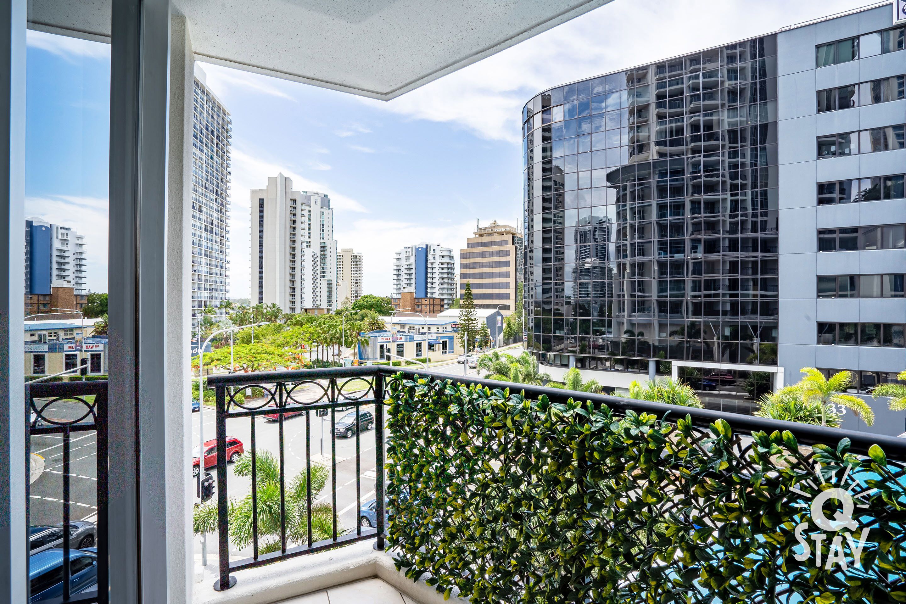 Chevron Rennaisance – 2 Bedroom 2 Bathroom — image 9