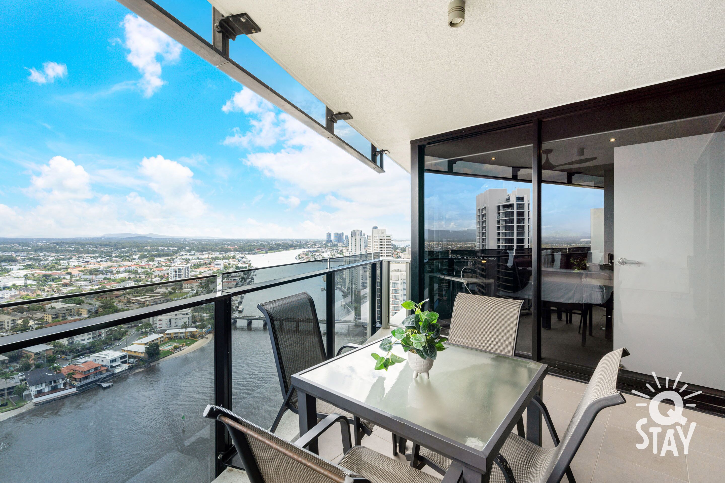 ♦️ Circle on Cavill - 2 Bedroom Hinterland View — Q Stay