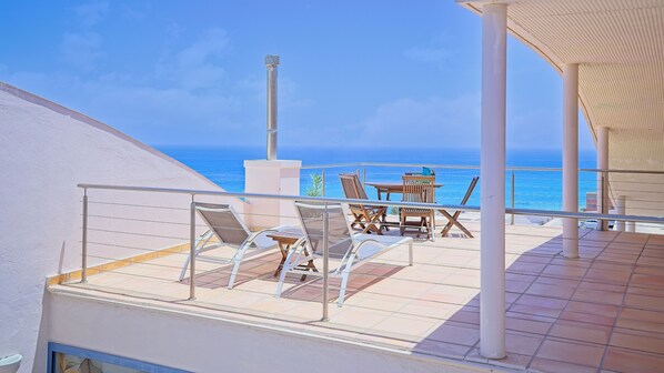 屋外ダイニングエリア