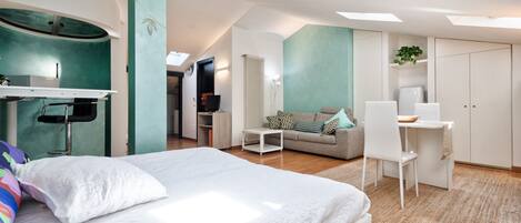 1 Schlafzimmer, Schreibtisch, Bügeleisen/Bügelbrett, Reisekinderbett