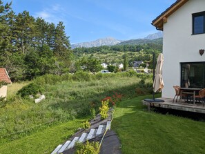 Outdoor dining - Gite "les Bergamotes" (Chorges)