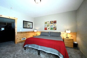 12 bedrooms, travel crib, bed sheets - Dome | Sleeps 40 | Pickleball! (Island Park)