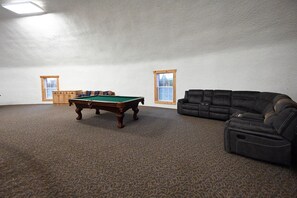 Games room - Dome | Sleeps 40 | Pickleball! (Island Park)