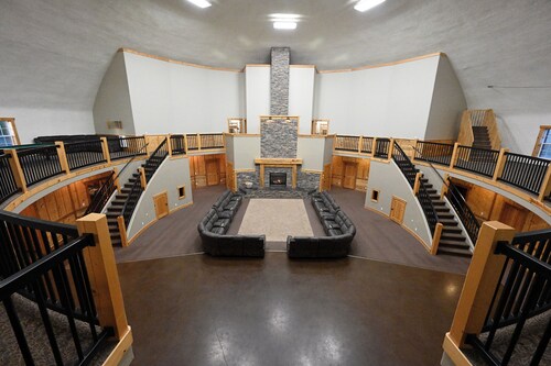 Dome | Sleeps 40 | Pickleball!