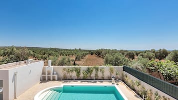 Hồ bơi ngoài trời phục vụ theo mùa