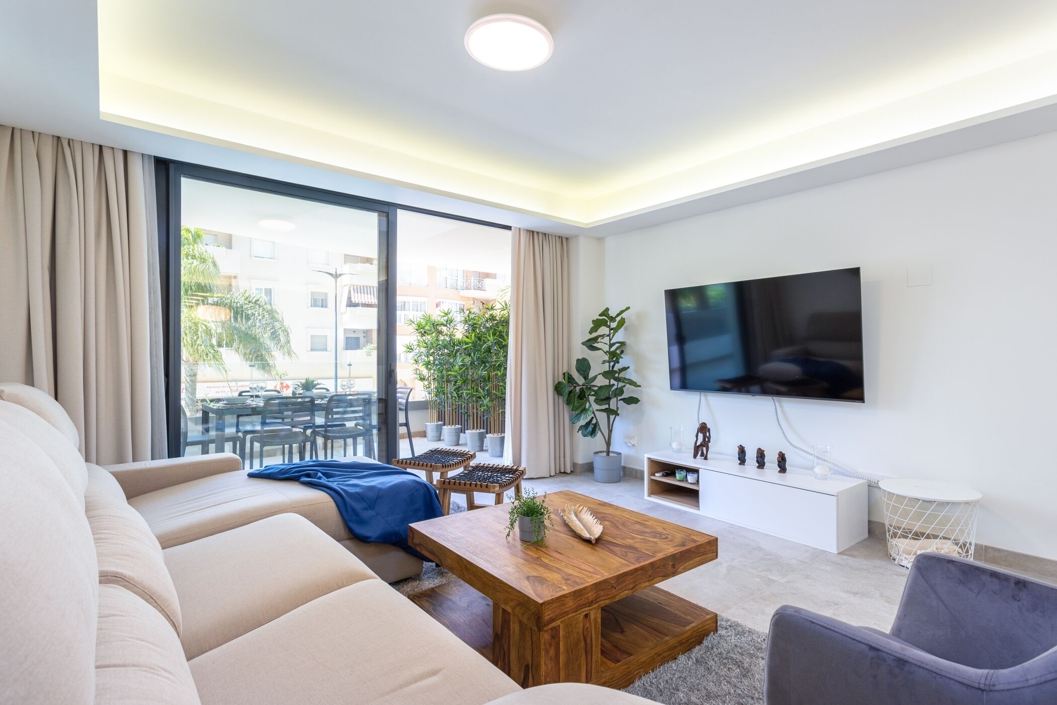 Blue Infinity Luxury Apartment by GHR Rentals