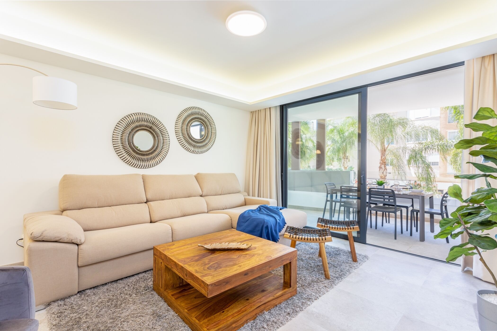 Blue Infinity Luxury Apartment by GHR Rentals