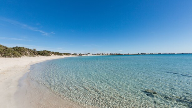 På stranden