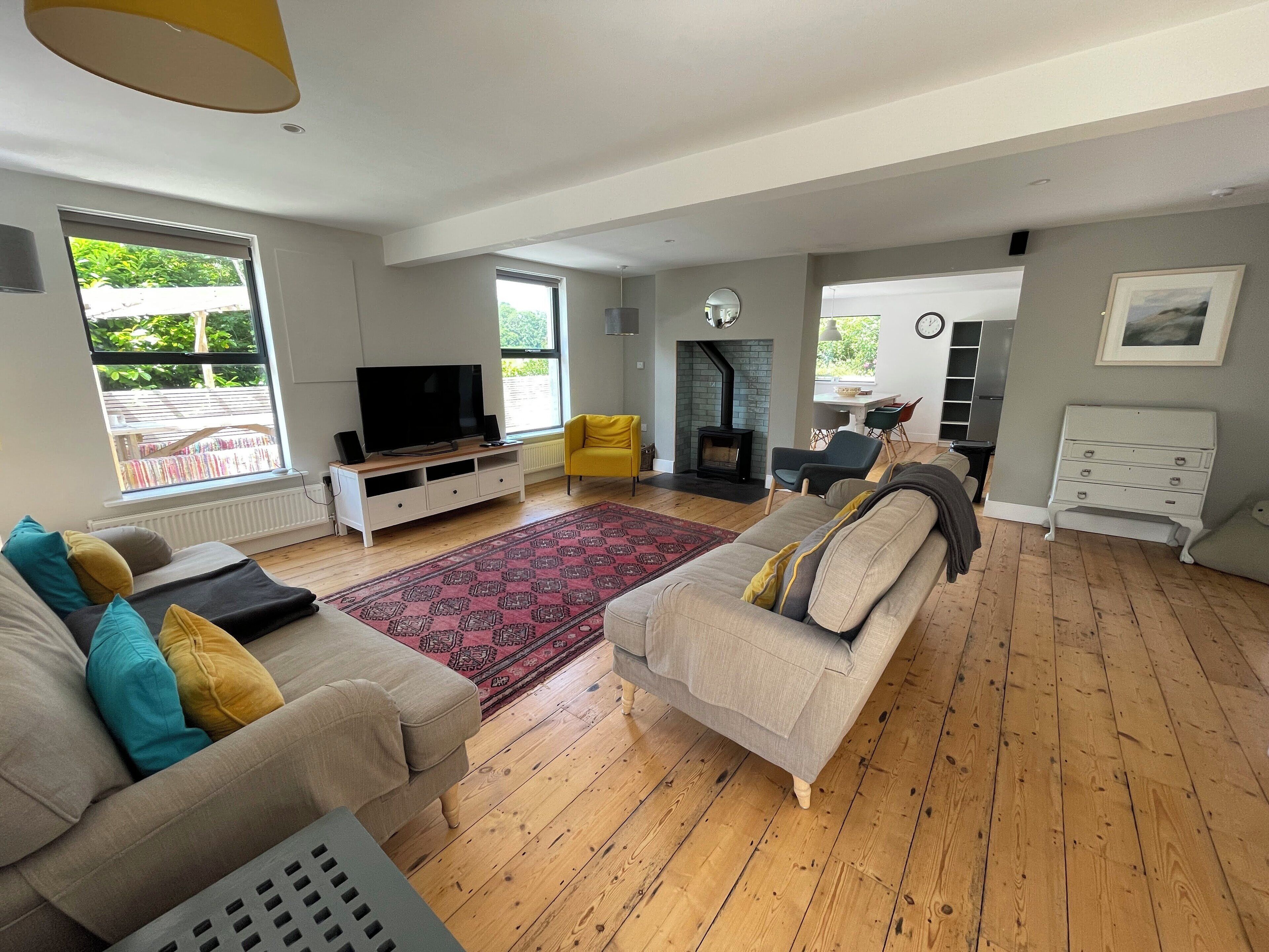 تلفزيون ذكي، مدفأة، ستيريو