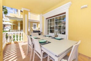 Outdoor dining - Lazuli Blue Villa, Wifi, Swimming Pool !new! (Conceição)