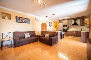 TV, table football, ping pong - Finca Bielo for 8 people with swimming pool in Lloret (Lloret de Vistalegre)