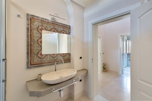 Ferienhaus | Badezimmer | Dusche, Haartrockner