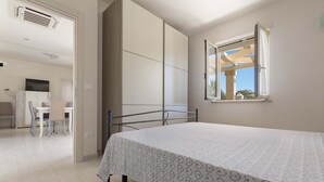 A bedroom with a bed, a window, and a view of the outside. - 2097 Villa Regina Dello Ionio (Manduria)