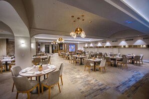 Café da manhã com buffet grátis todos os dias