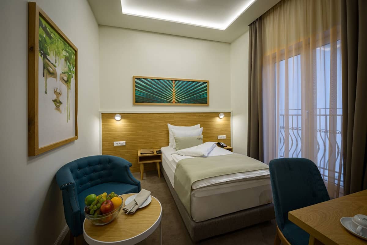 Klassieke eenpersoonskamer | 1 slaapkamer, luxe beddengoed, bedden met traagschuimmatras, een minibar