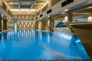 Indoor pool, outdoor pool, sun loungers - Hotel Sunce (Soko Banja)