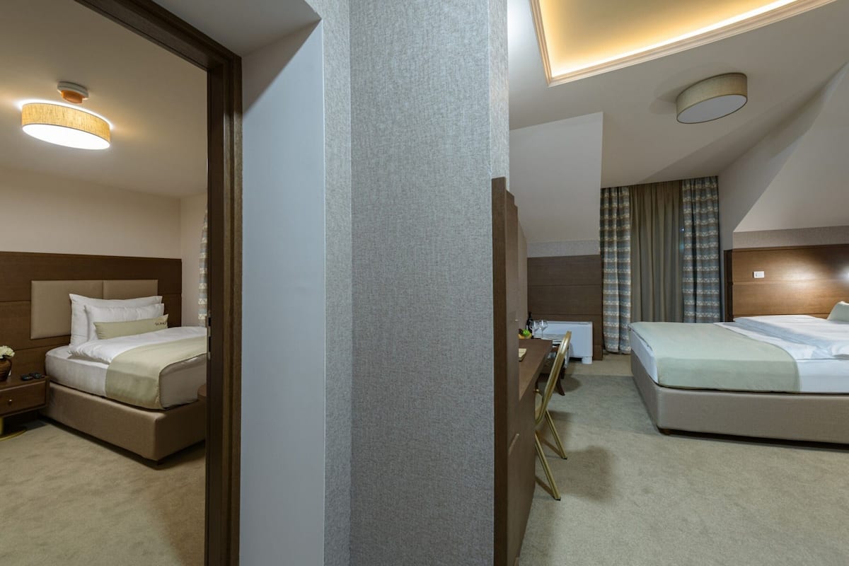 Familiekamer | 1 slaapkamer, luxe beddengoed, bedden met traagschuimmatras, een minibar