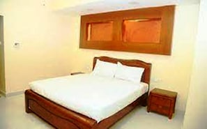 Habitación estándar | Ropa de cama hipoalergénica y tabla de planchar con plancha
