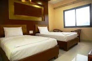 Habitación ejecutiva | Ropa de cama hipoalergénica y tabla de planchar con plancha