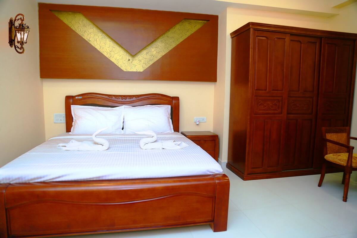 Habitación estándar | Ropa de cama hipoalergénica y tabla de planchar con plancha