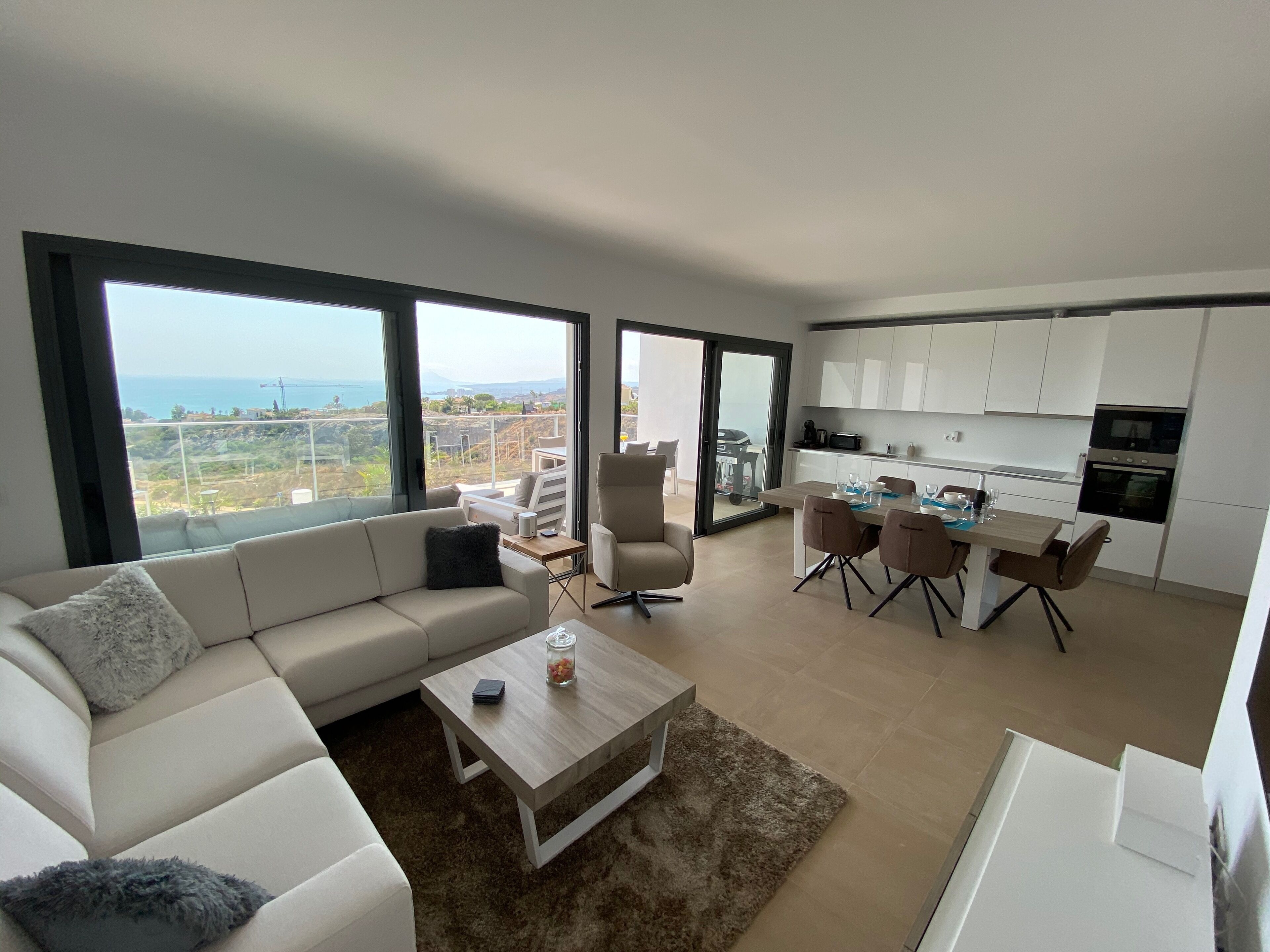 Nieuwbouw Appartement met Panoramisch Zeezicht