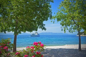 On the beach - Double Comfortable Studio Sea View Apartment 22 (Drvenik)