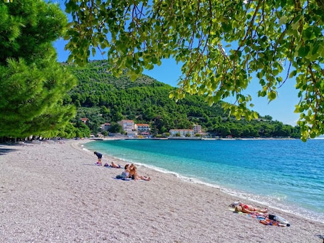 On the beach. Sea View Apartment 23