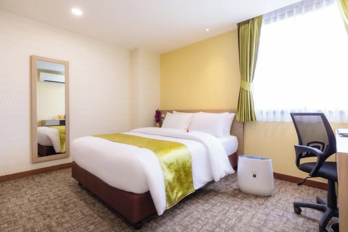 In-room safe, desk, laptop workspace, blackout curtains