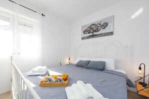 2 bedrooms, iron/ironing board, free WiFi, bed sheets