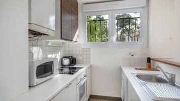 Réfrigérateur, micro-ondes, four, lave-vaisselle