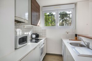 Refrigerador, microondas, horno y lavavajillas 