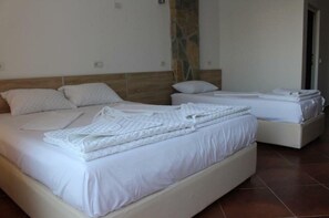 1 quarto, escrivaninha, Wi-Fi de cortesia, roupa de cama