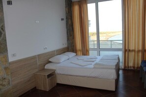 1 bedroom, desk, free WiFi, bed sheets