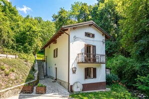 Familie huis, meerdere slaapkamers (House By The Stream) | Exterieur