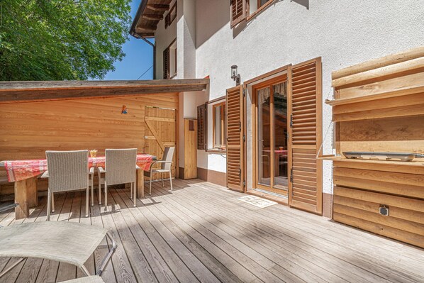 Family House, Multiple Bedrooms (House By The Stream) | Outdoor dining