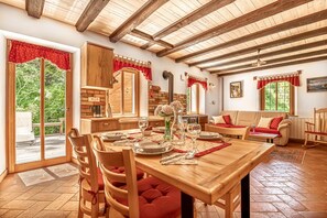Family House, Multiple Bedrooms (House By The Stream) | Dining