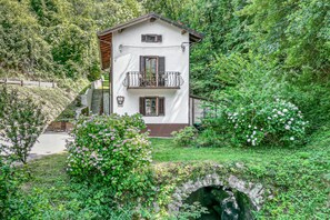 Exterior - House By The Stream (Kanal)