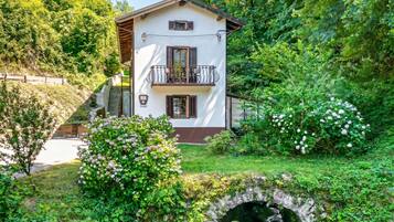 Casa família, 2 quartos, sacada (House By The Stream in Soča Valley) | Fachada