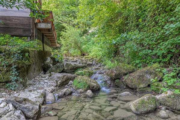 Exterior - House By The Stream (Kanal)
