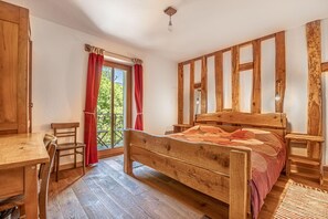 Familie huis, meerdere slaapkamers (House By The Stream) | 2 slaapkamers, een bureau, gratis wifi, beddengoed