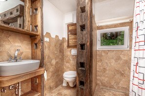 Family House, Multiple Bedrooms (House By The Stream) | Bathroom