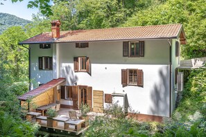 Exterior - House By The Stream (Kanal)