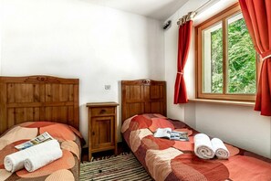 Family House, Multiple Bedrooms (House By The Stream) | 2 bedrooms, desk, free WiFi, bed sheets - House By The Stream (Kanal)