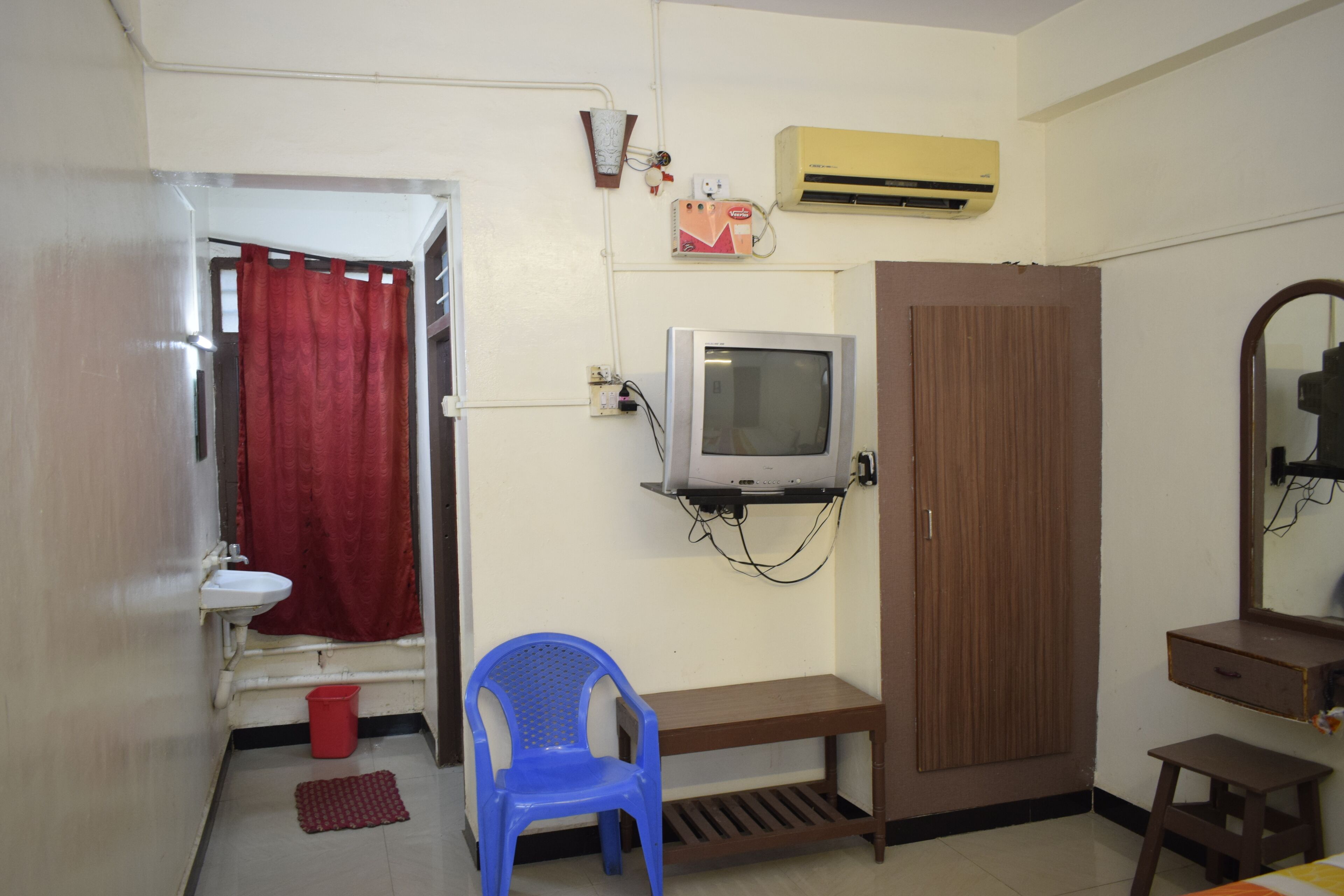 standard double room | hypo-allergenic bedding, iron/ironing board, rollaway beds, bed sheets