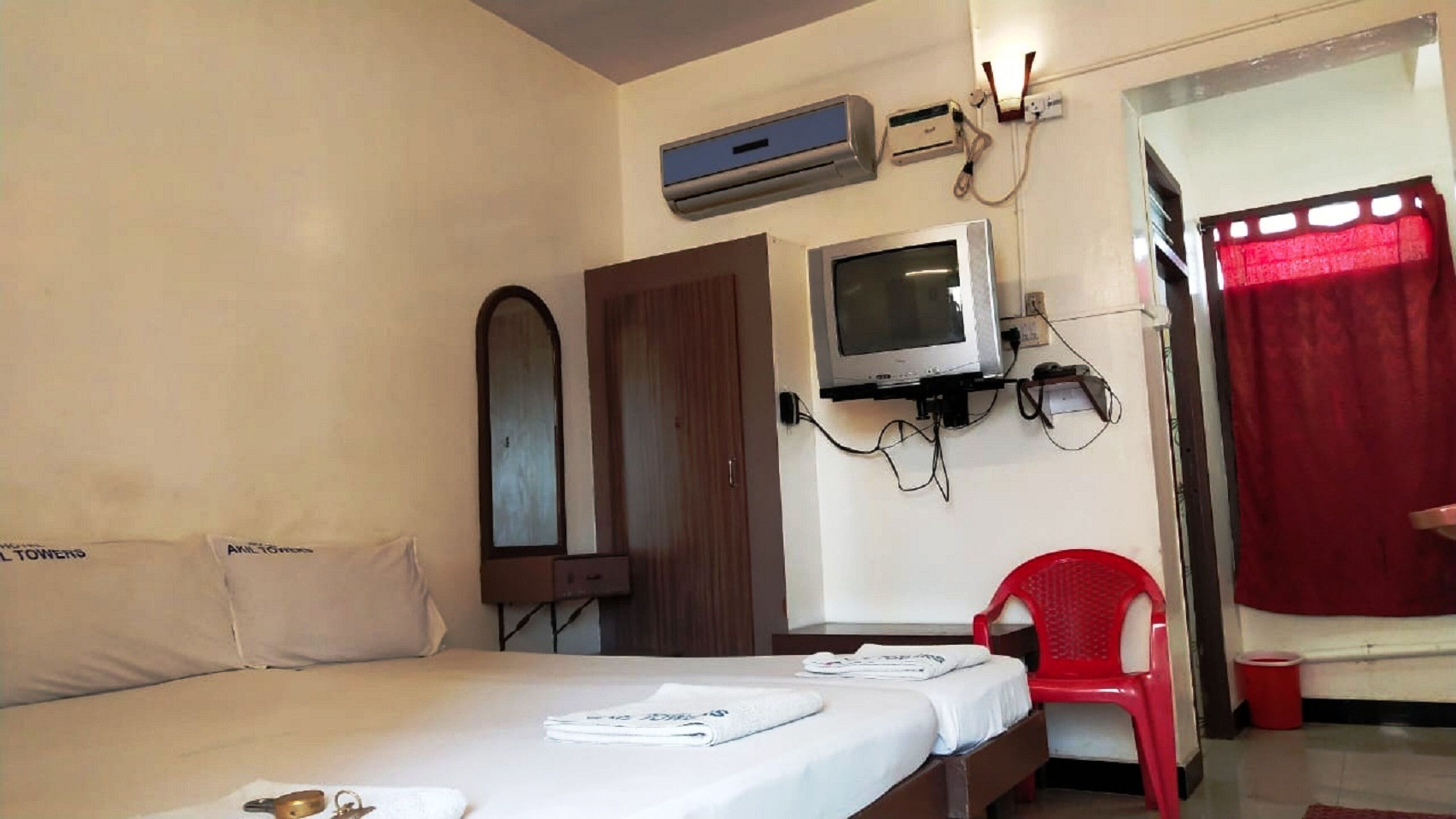 standard double room | hypo-allergenic bedding, iron/ironing board, rollaway beds, bed sheets