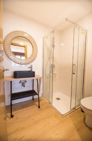 Shower, hair dryer, towels, soap - Apartamento Rural con Vistas al mar (Mungia)